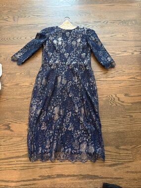 Elegant Navy Lace Midi Dress with Three-Quarter Sleeves